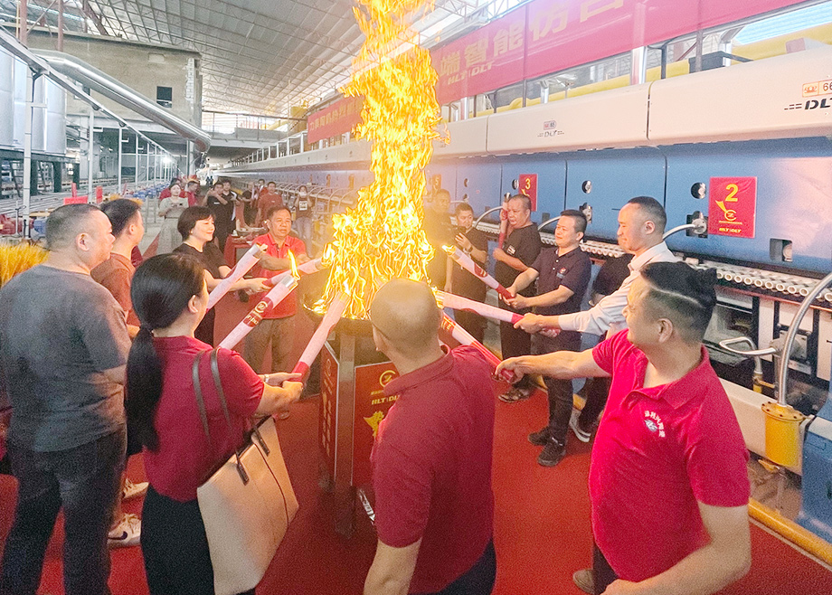 追“智”逐“綠”！力泰陶機(jī)又一高效智能仿古磚整線點(diǎn)火